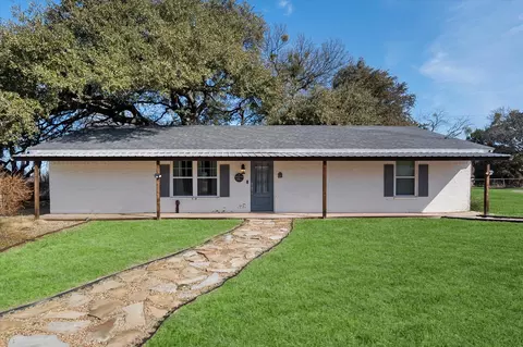207 Granbury Ct, Granbury, TX 76049