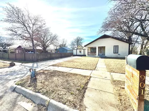 901 S Halbryan St, Eastland, TX 76448