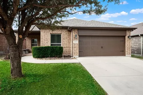 8213 Sleeping Doe Dr, Fort Worth, TX 76179