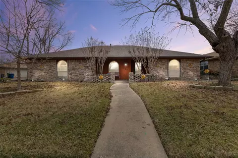 1925 Aspen Dr, Lewisville, TX 75077