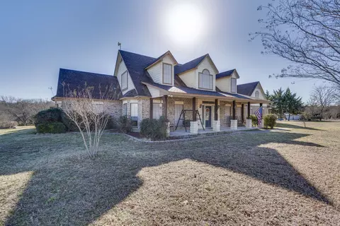 545 S Falling Leaves Dr, Waxahachie, TX 75167