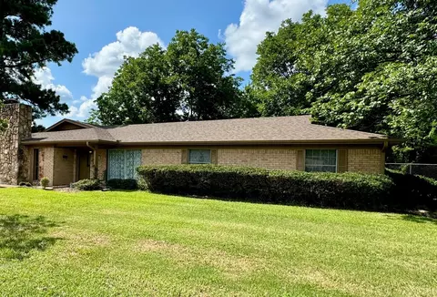 803 4th St, Clarksville, TX 75426