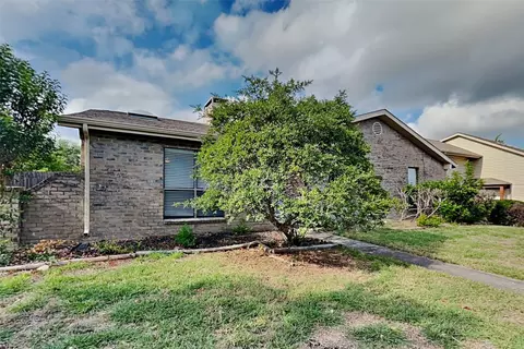 1702 Hartford Dr, Carrollton, TX 75007