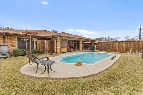 905 Apple Tree Ct, Irving, TX 75061