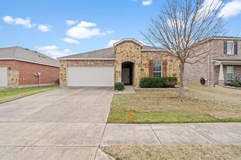 5845 Mountain Bluff Dr, Fort Worth, TX 76179