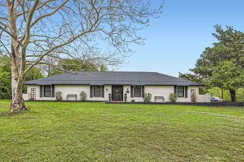 105 Holly Ln, Ovilla, TX 75154