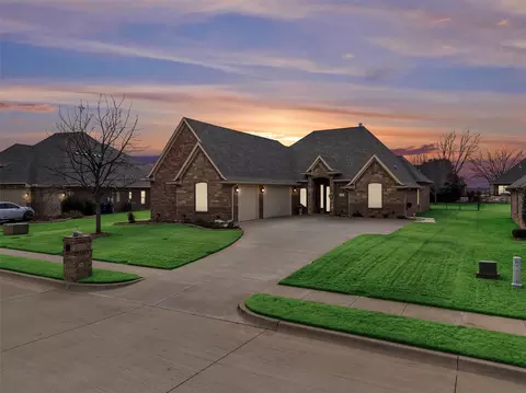 418 River Bank Ln, Granbury, TX 76049