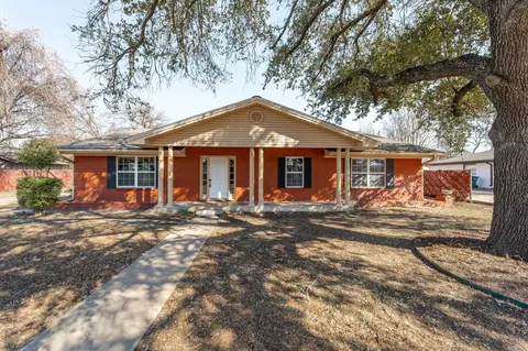 965 N Charlotte Ave, Stephenville, TX 76401