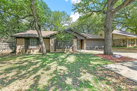 2201 Dartmouth Dr, Arlington, TX 76015