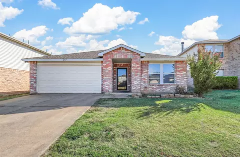 8769 Garden Springs Dr, Fort Worth, TX 76123