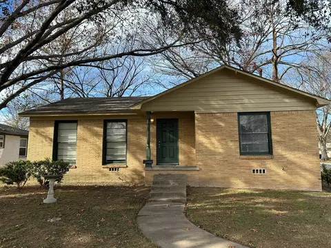 2900 College Cir, Corsicana, TX 75110