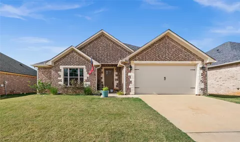 523 Cornerstone Rd, Lindale, TX 75771