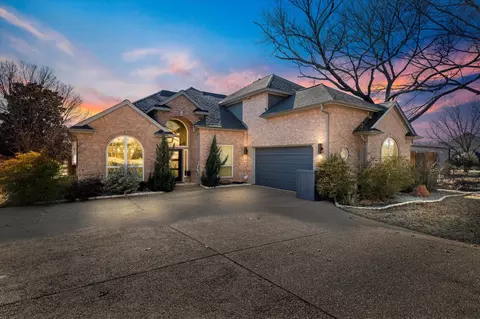3220 Redstone Dr, Arlington, TX 76001