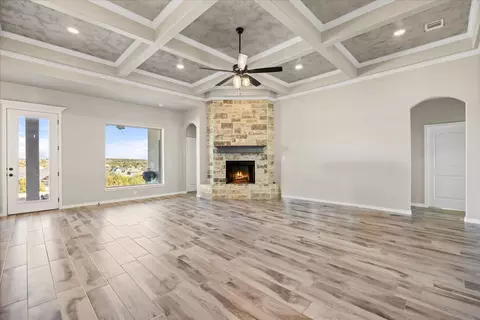 320 Kenyon Ct, Granbury, TX 76049