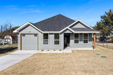 916 Pease River Dr, Granbury, TX 76048