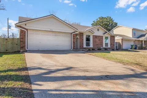 1920 Bosque Ln, Arlington, TX 76006