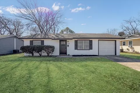 250 Victory St, Bonham, TX 75418