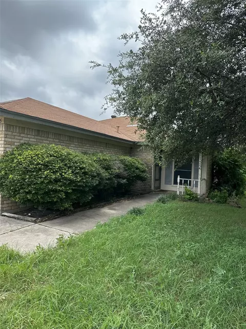 1155 Landsdale Ln, Saginaw, TX 76179