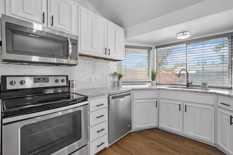 425 Rollingridge Ln, Garland, TX 75043