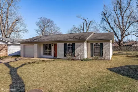 1210 Ella Cir, Bossier City, LA 71112