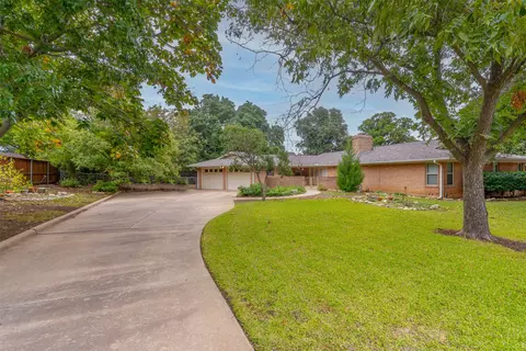 4216 Hildring Dr E, Fort Worth, TX 76109