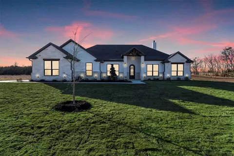 8421 Stallion Dr, Godley, TX 76044