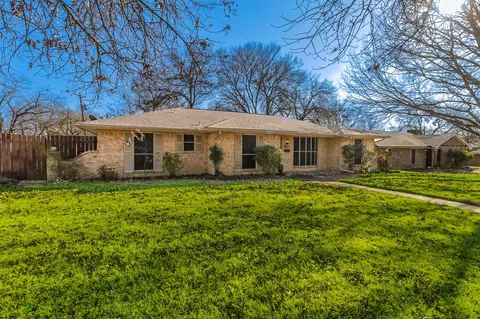 908 Oakbluff Dr, Lancaster, TX 75146