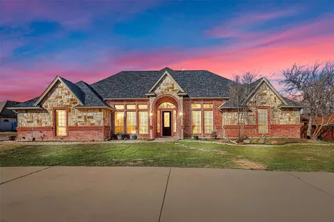 210 Deer Creek Dr, Aledo, TX 76008