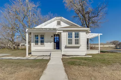 631 E Murray St, Denison, TX 75021 photo 2