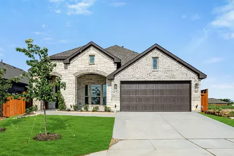 904 River Oaks Dr, Godley, TX 76044