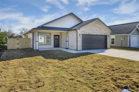 97 S Fir St, Celeste, TX 75423