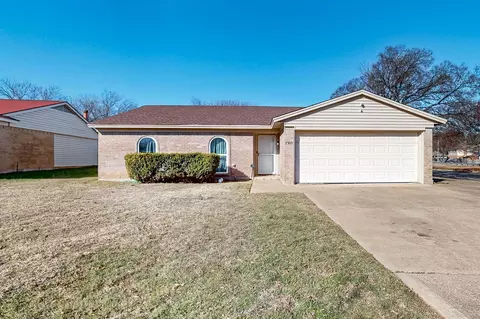 7500 Weatherwood Ct, Fort Worth, TX 76133
