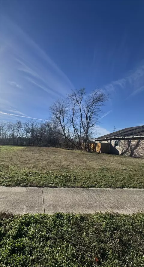 4911 Lee St, Greenville, TX 75401