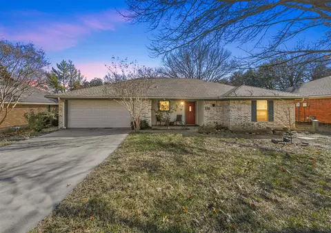 2304 Parkside Dr, Denton, TX 76201