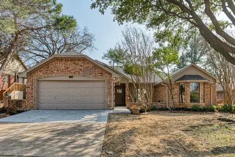 6716 Fair Oaks Dr, North Richland Hills, TX 76182