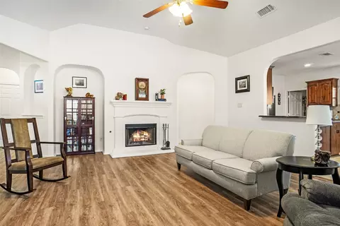 332 Branding Iron Trl, Fort Worth, TX 76131
