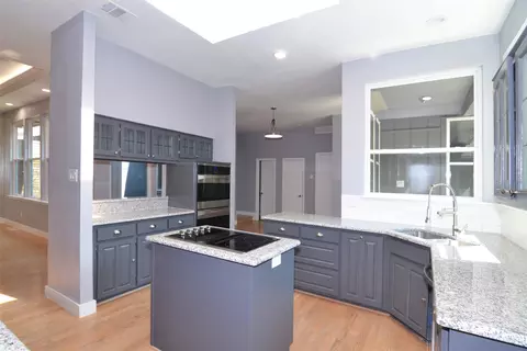6214 Twin Oaks Cir, Dallas, TX 75240