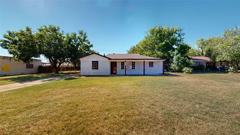 3801 Caddo Trl, Lake Worth, TX 76135
