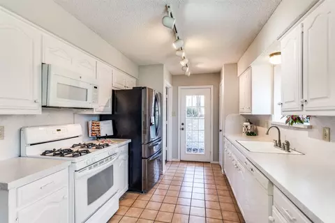 1904 Crestside Dr, Carrollton, TX 75007 photo 10