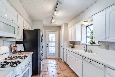1904 Crestside Dr, Carrollton, TX 75007 photo 12