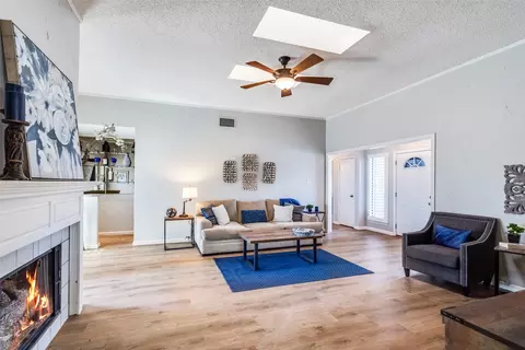 1904 Crestside Dr, Carrollton, TX 75007 photo 6