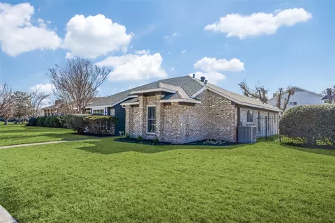 1904 Crestside Dr, Carrollton, TX 75007 photo 2