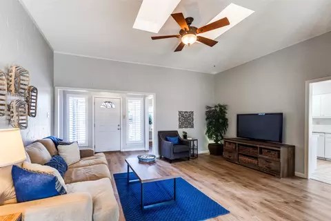 1904 Crestside Dr, Carrollton, TX 75007 photo 5
