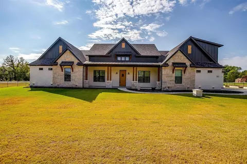 460 Younger Ranch Rd, Azle, TX 76020