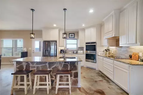 Kitchen - 105 Logans Run Rd, Perrin, TX 76486 photo 2 of 4