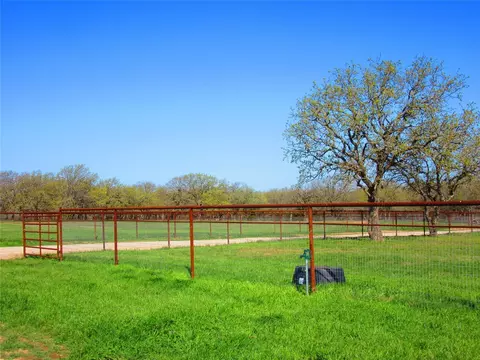 Exterior - 105 Logans Run Rd, Perrin, TX 76486 photo 3 of 8