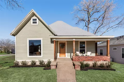 1305 E Peach St, Fort Worth, TX 76102