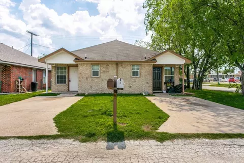 5225 Calloway St, Sansom Park, TX 76114
