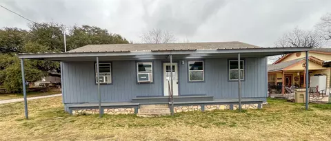 1007 E Grand Ave, Comanche, TX 76442