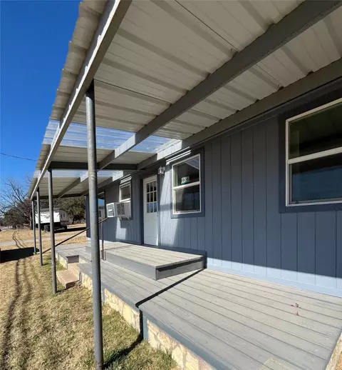 1007 E Grand Ave, Comanche, TX 76442 photo 2
